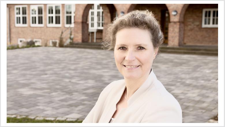 Dr. Corinna Heinrichs Dr. Corinna Heinrichs